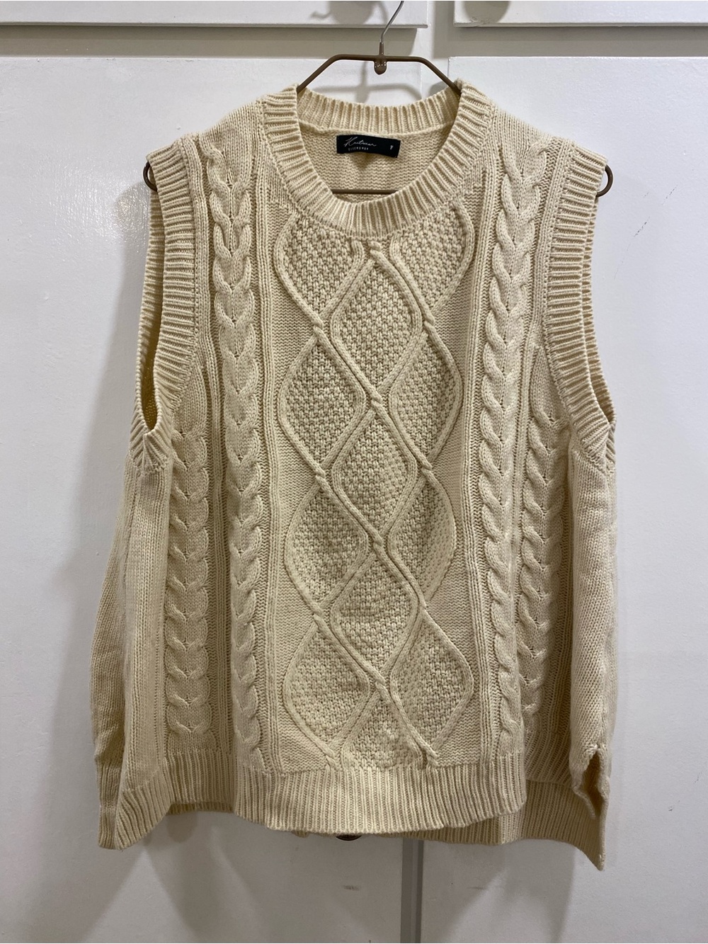 Cable Knit Sleeveless Sweater Vest in Cream